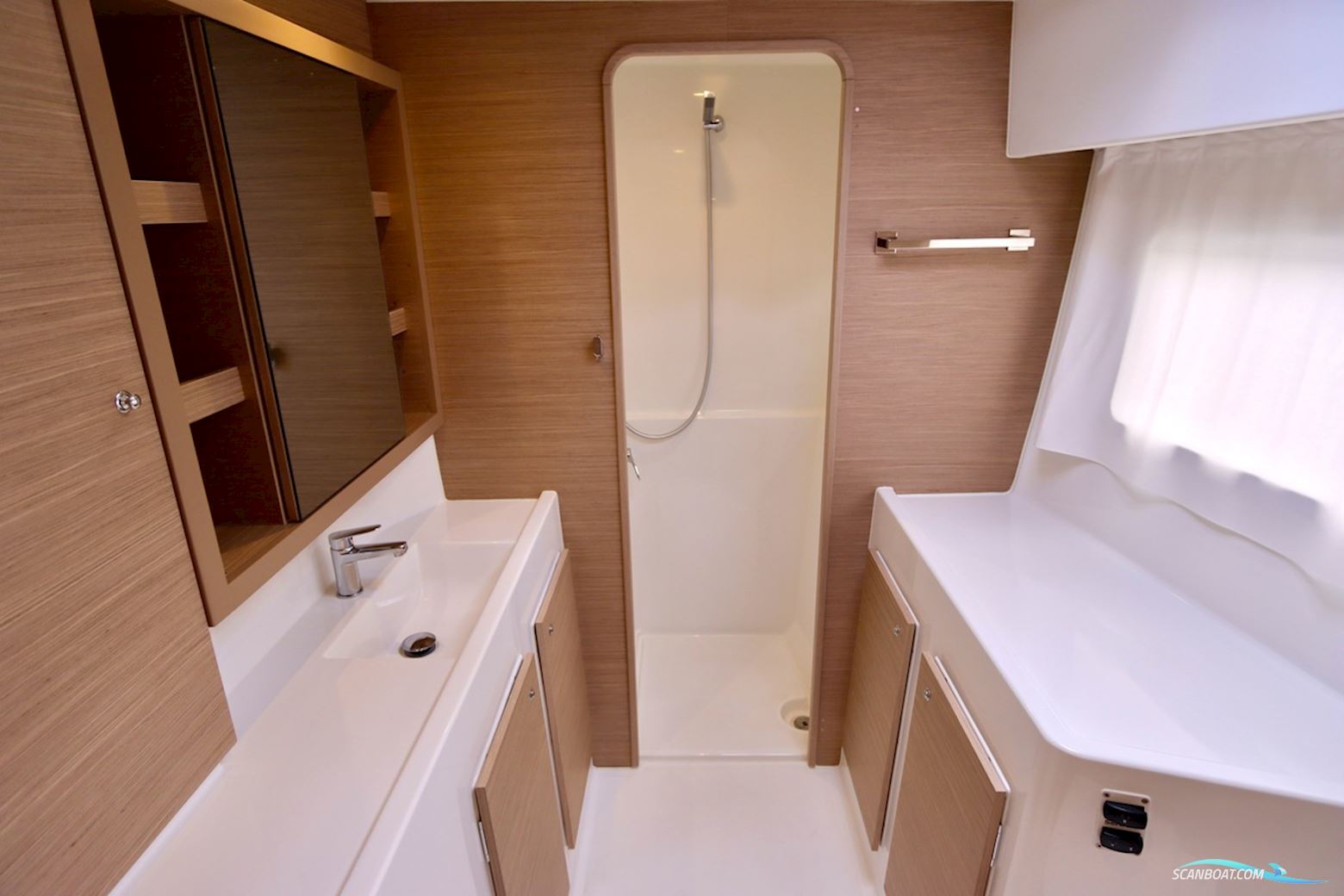 Lagoon 42 Full specs