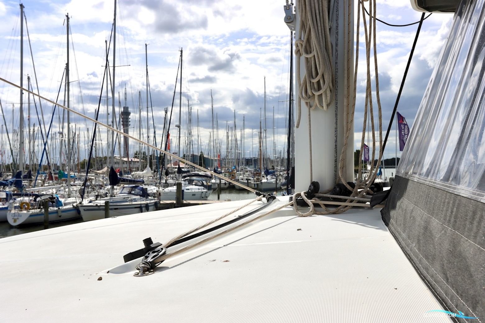 Lagoon 42 Full specs