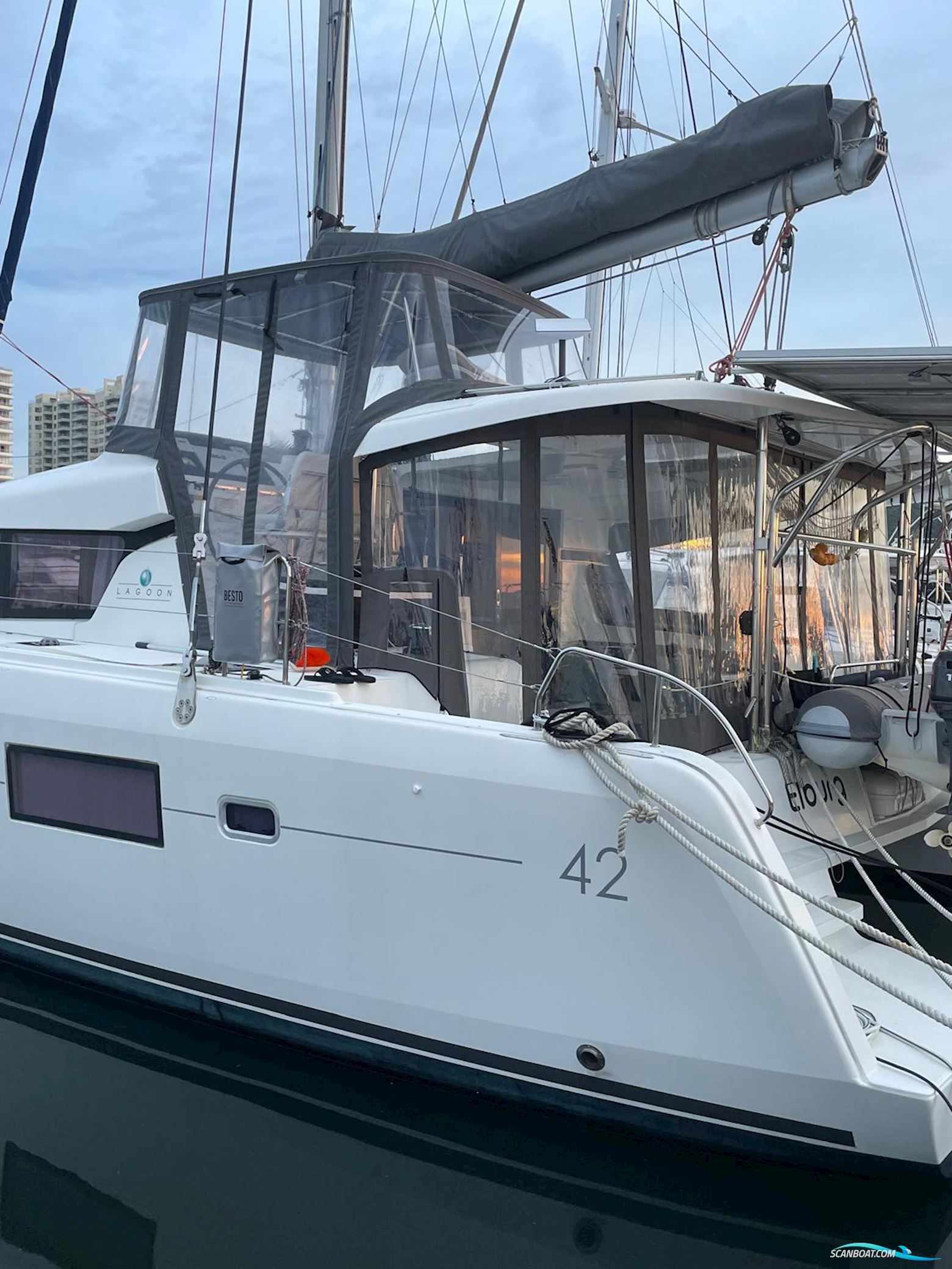 Lagoon 42