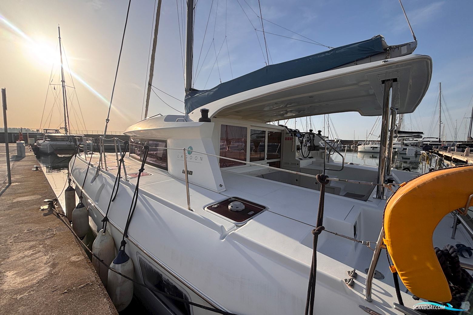 Lagoon 421