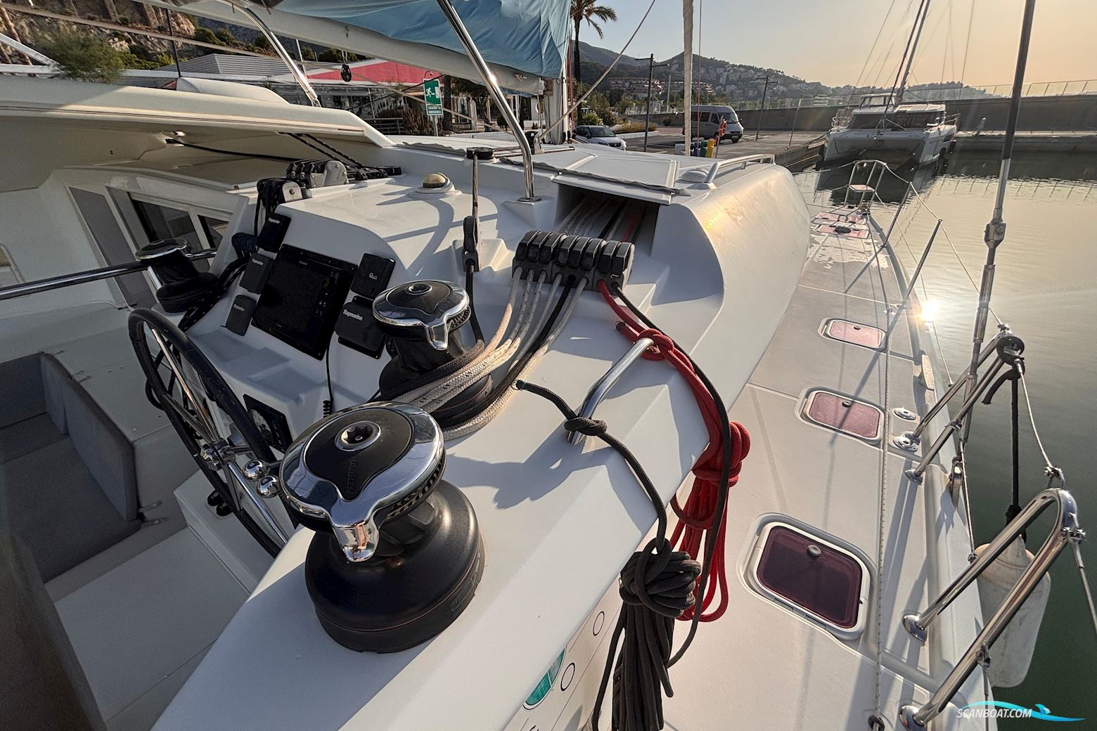 Lagoon 421
