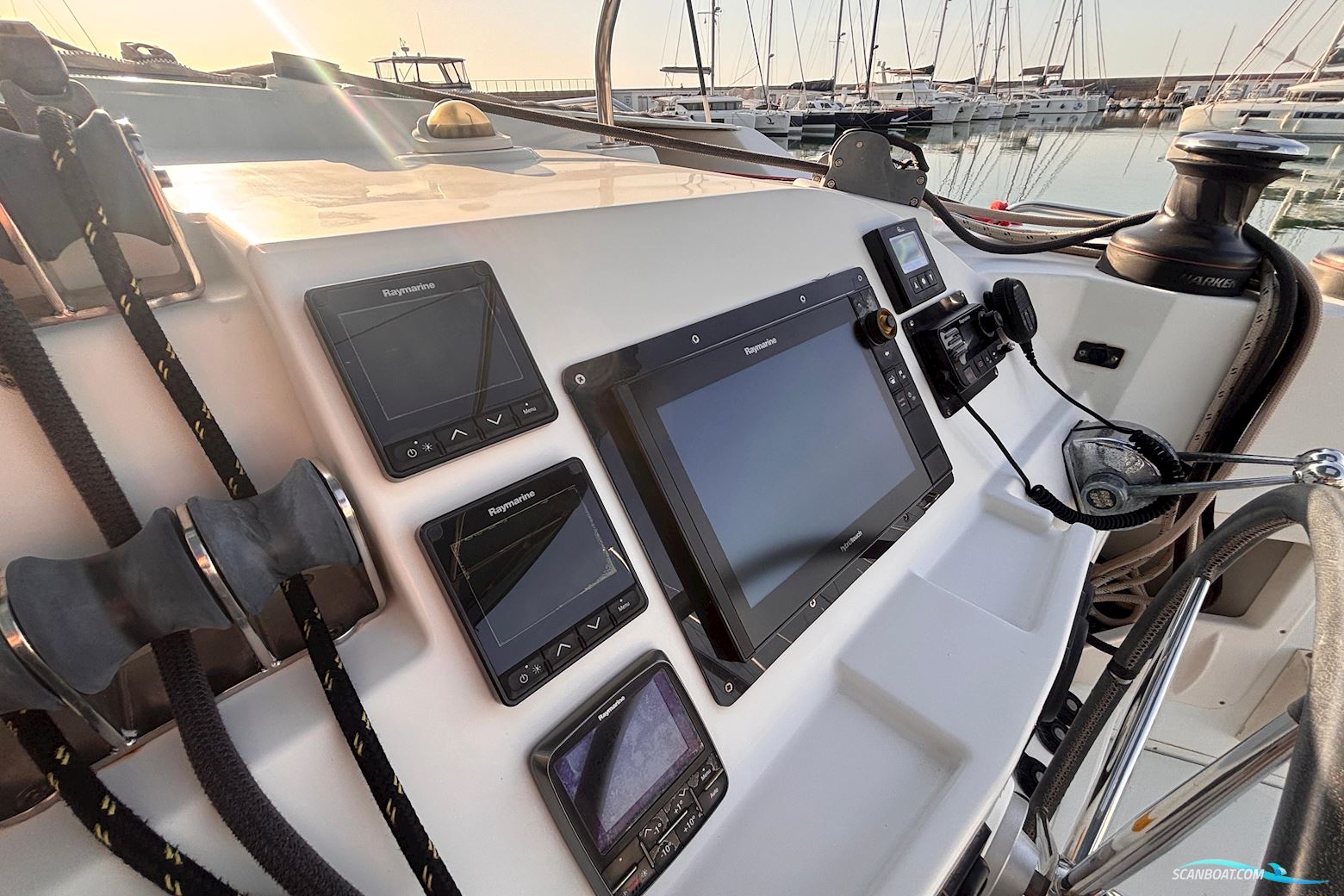 Lagoon 421