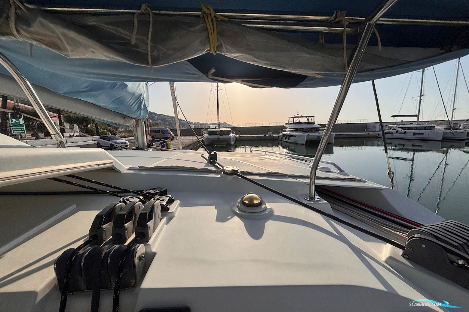 Lagoon 421
