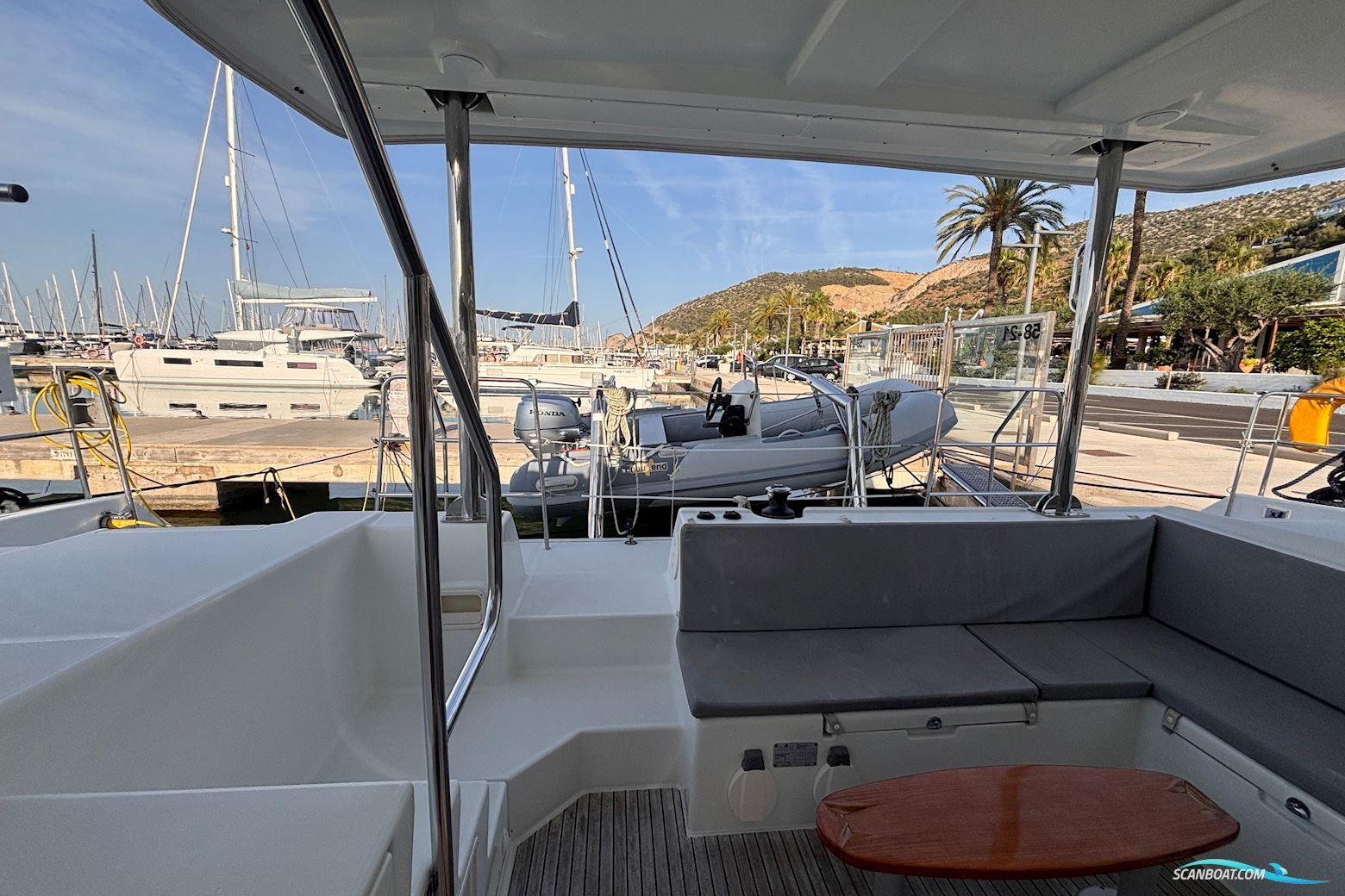 Lagoon 421