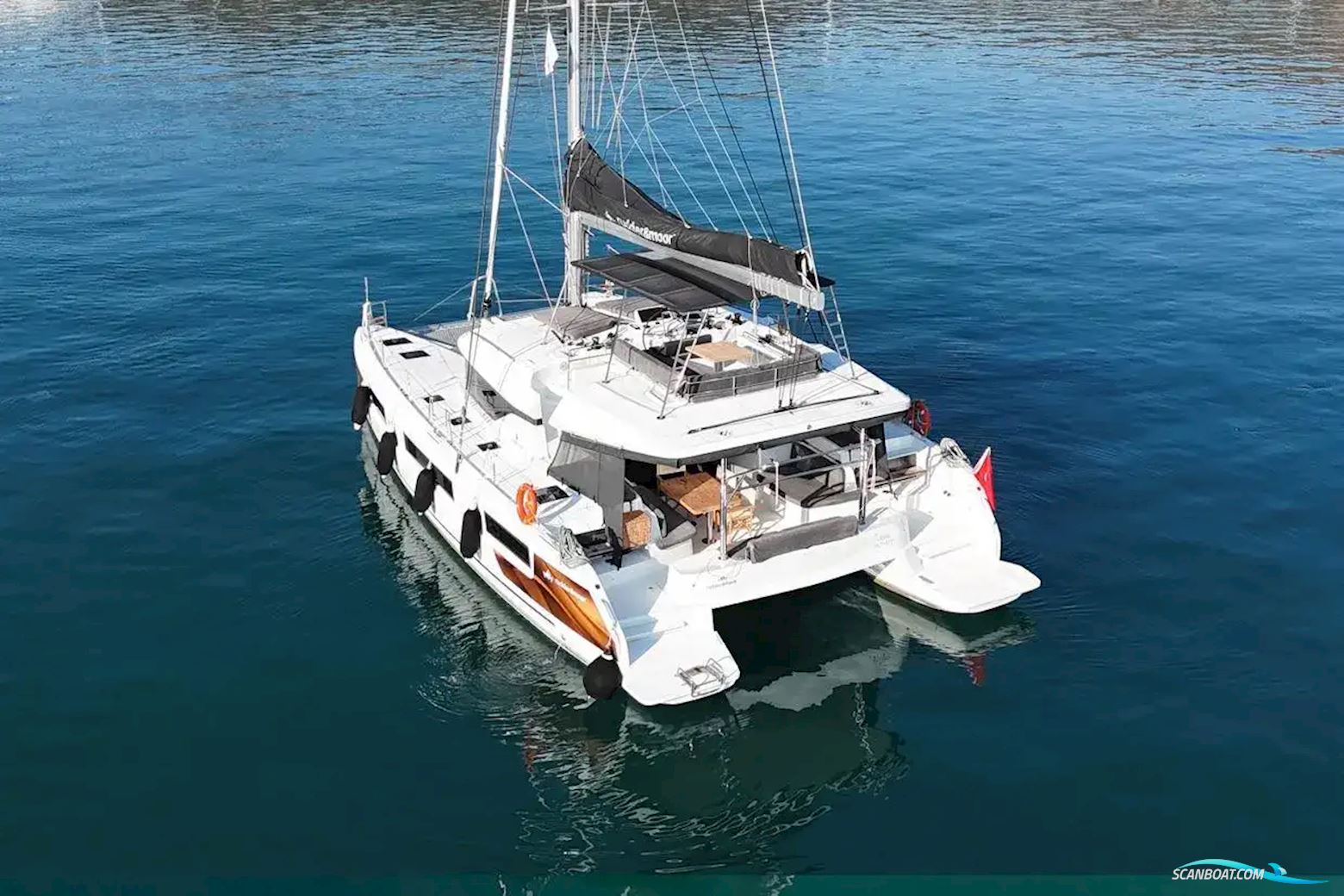 Lagoon 51