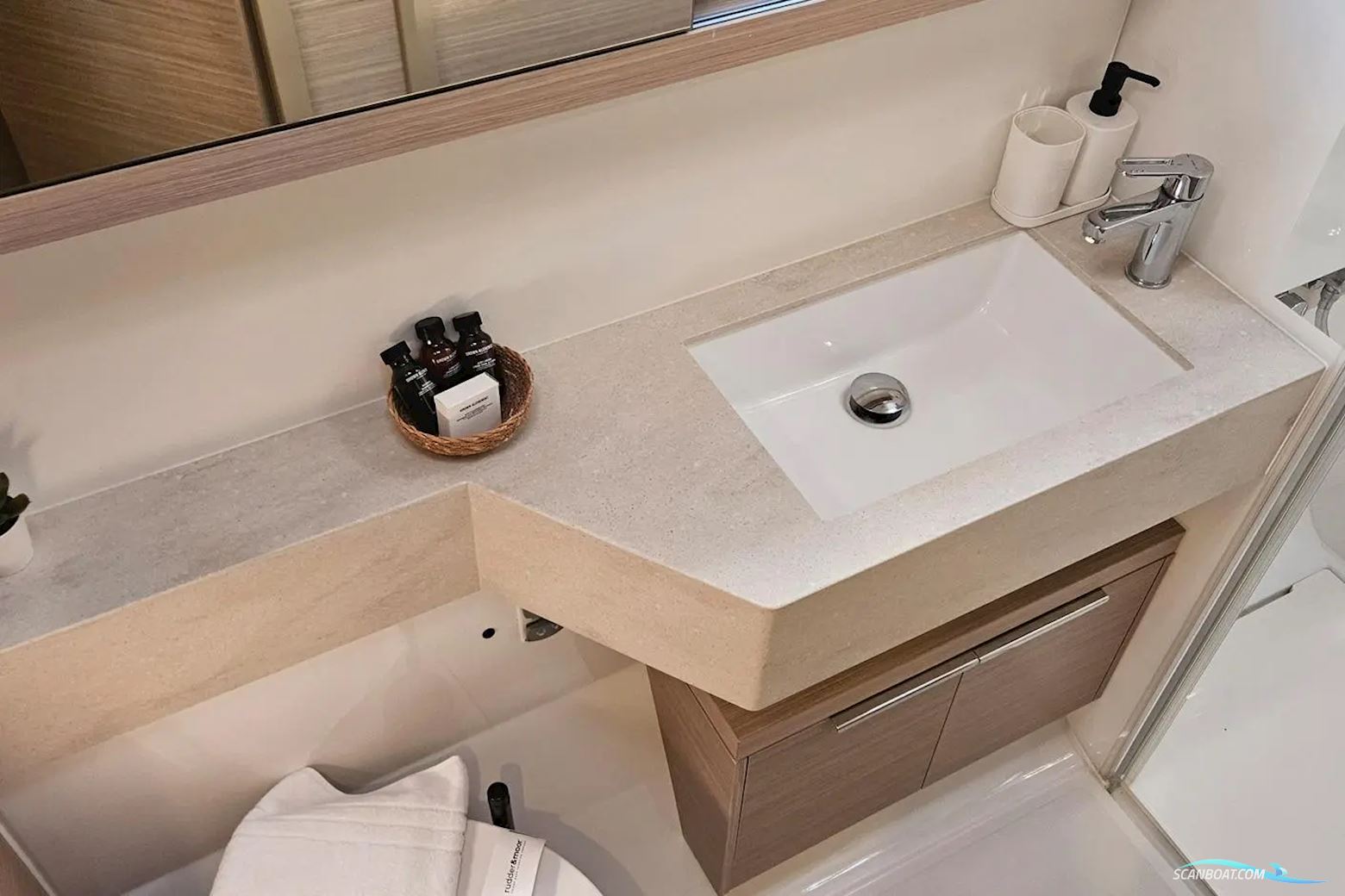 Lagoon 51