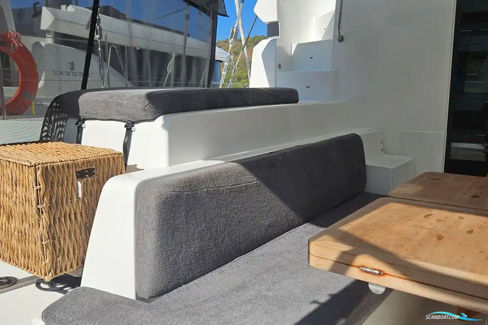 Lagoon 51