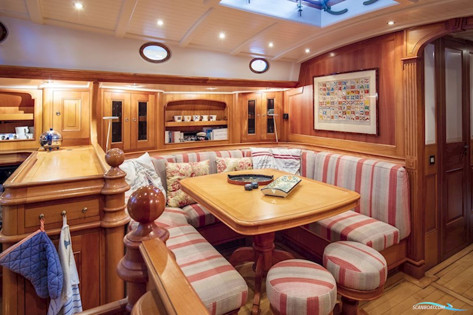 Lemsteraak Gouden Leeuw - Roefaak Hoek Design