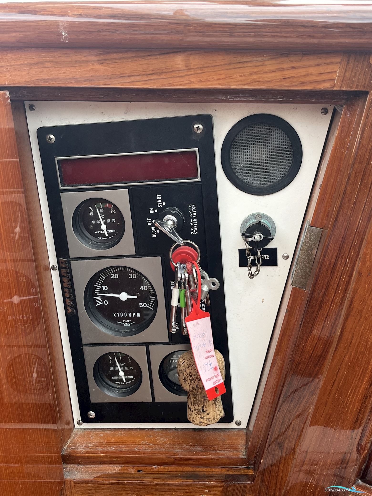 Lemsteraak Gouden Leeuw - Roefaak Hoek Design