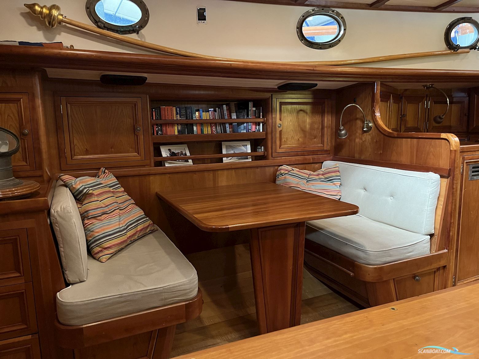 Lemsteraak Zilveren Zwaan - Hoek Design Roefuitvoering