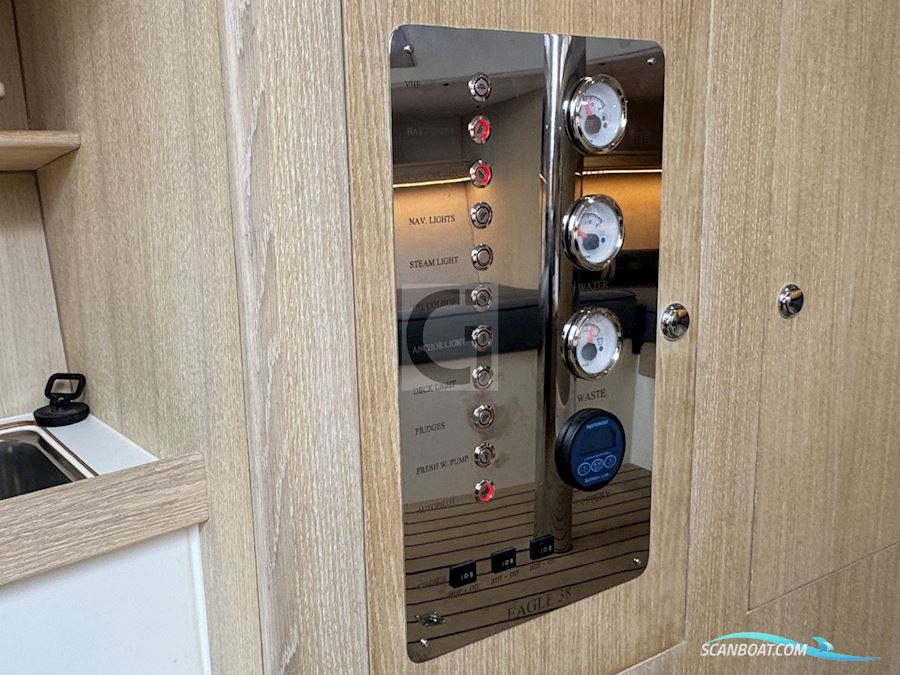 Leonardo Yachts Eagle 38