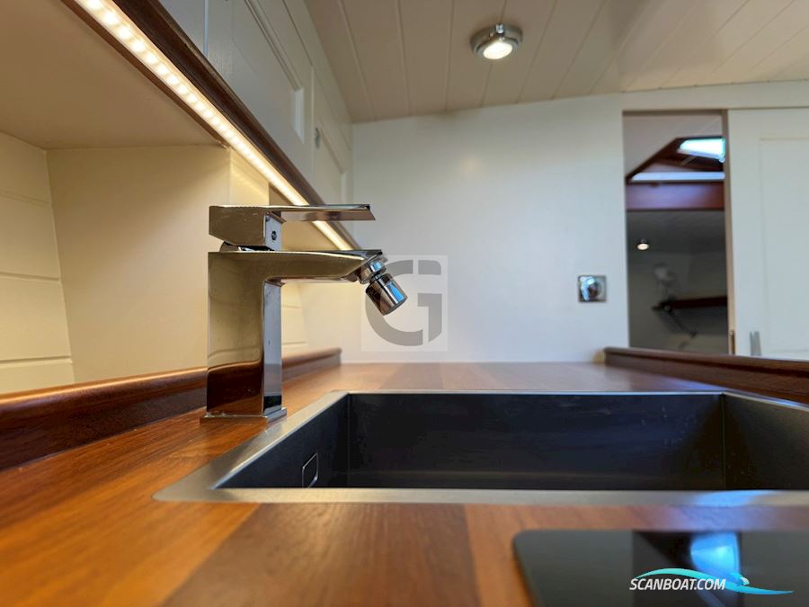 Leonardo Yachts Eagle 54