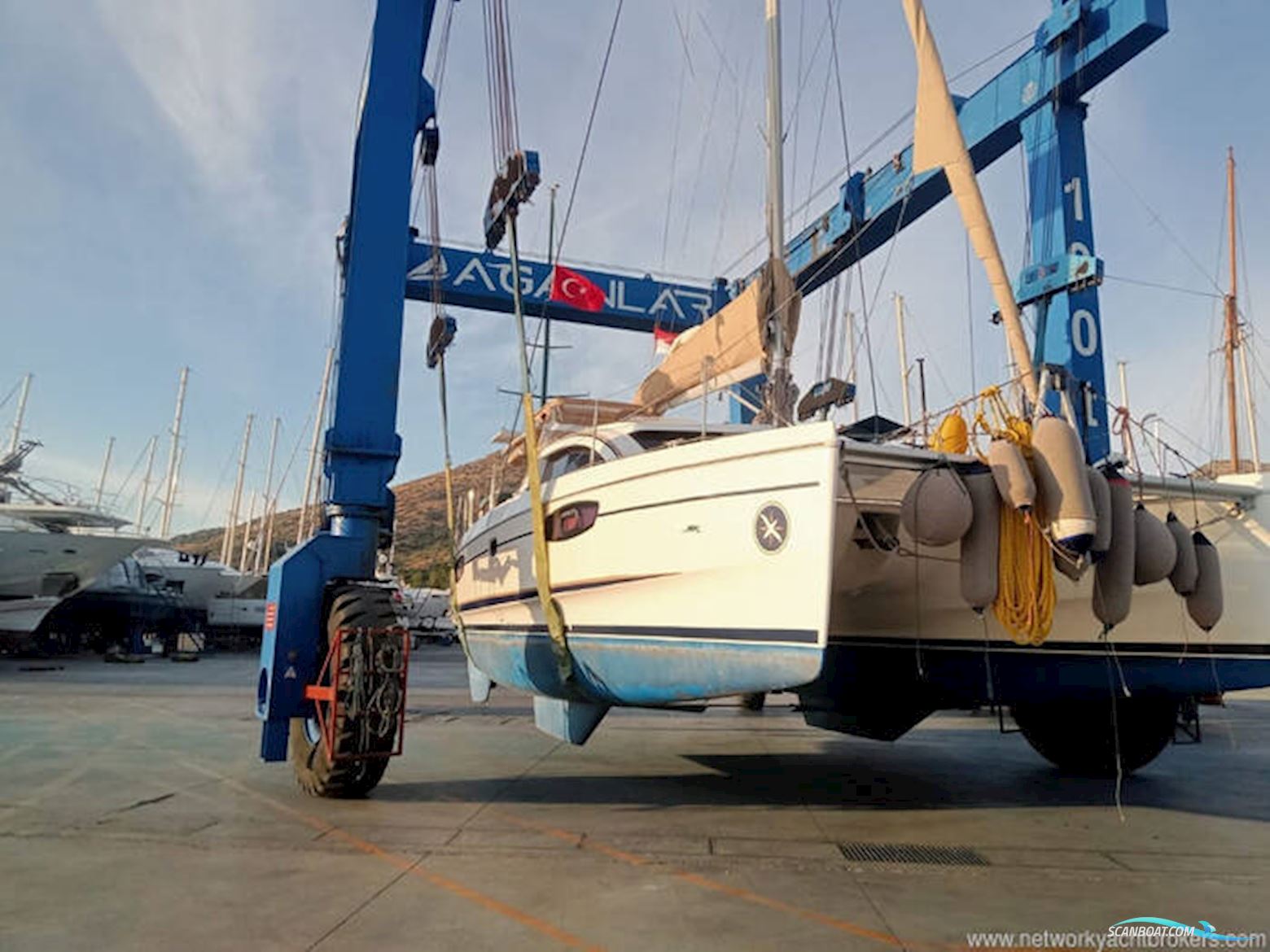 Leopard Catamarans Leopard 38