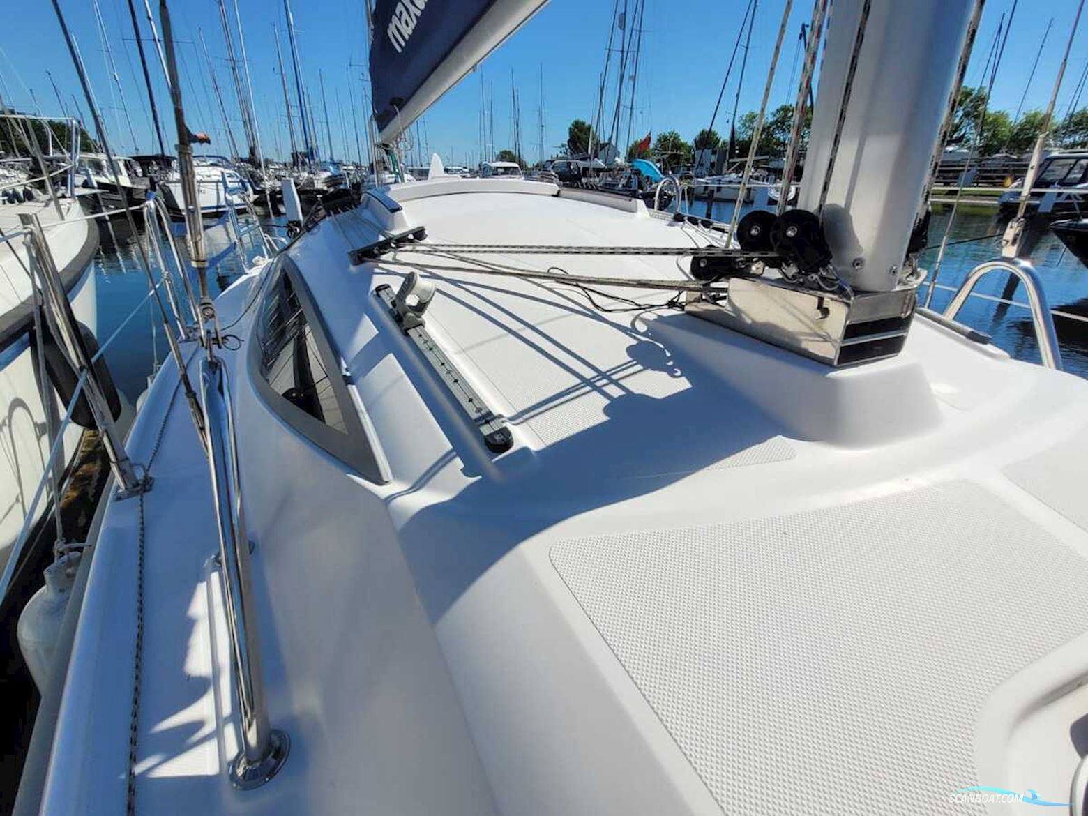 Maxus 24