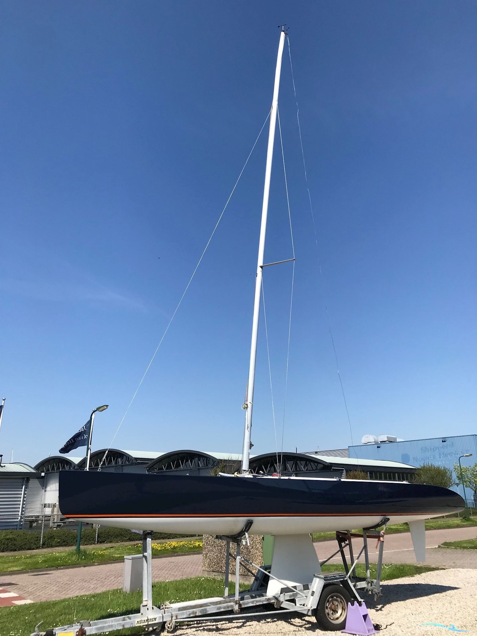 Mono Racer 750