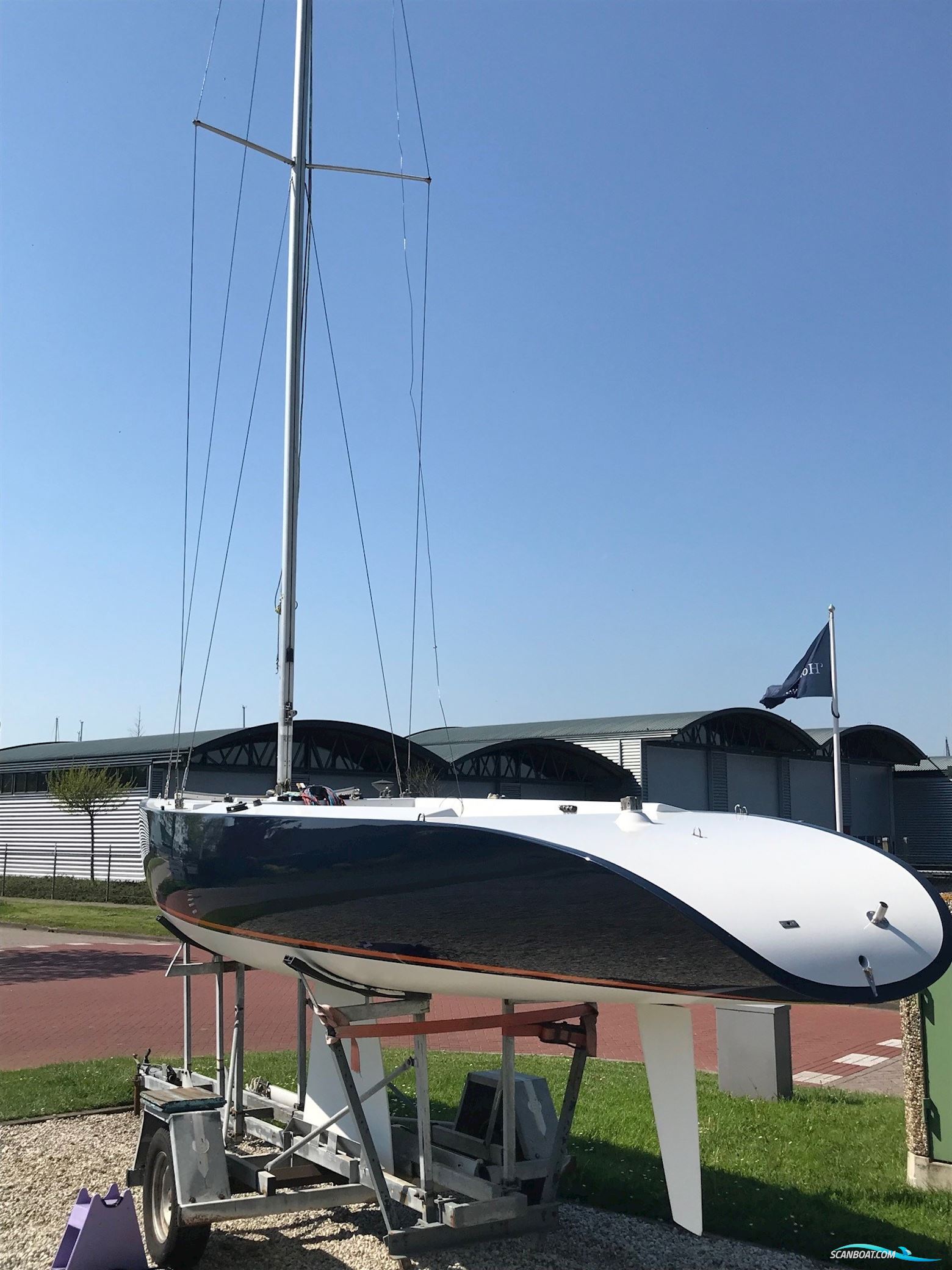 Mono Racer 750