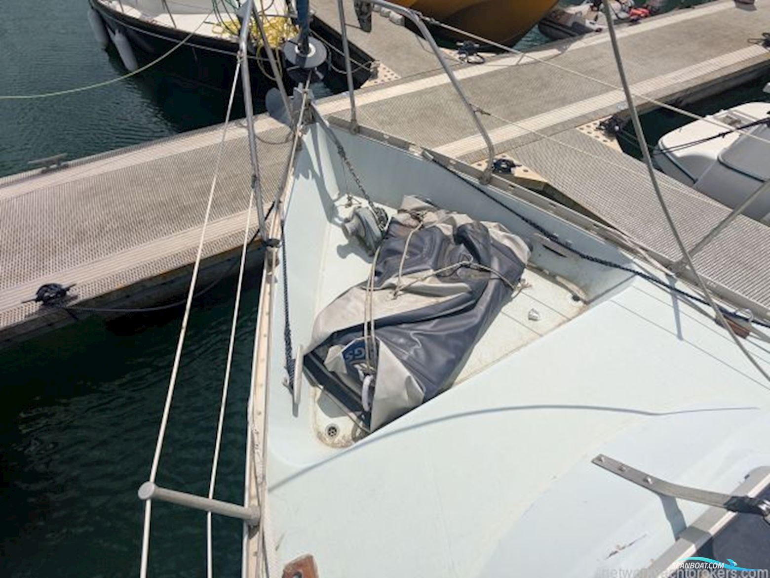 Moody 33 MK I Centre Cockpit