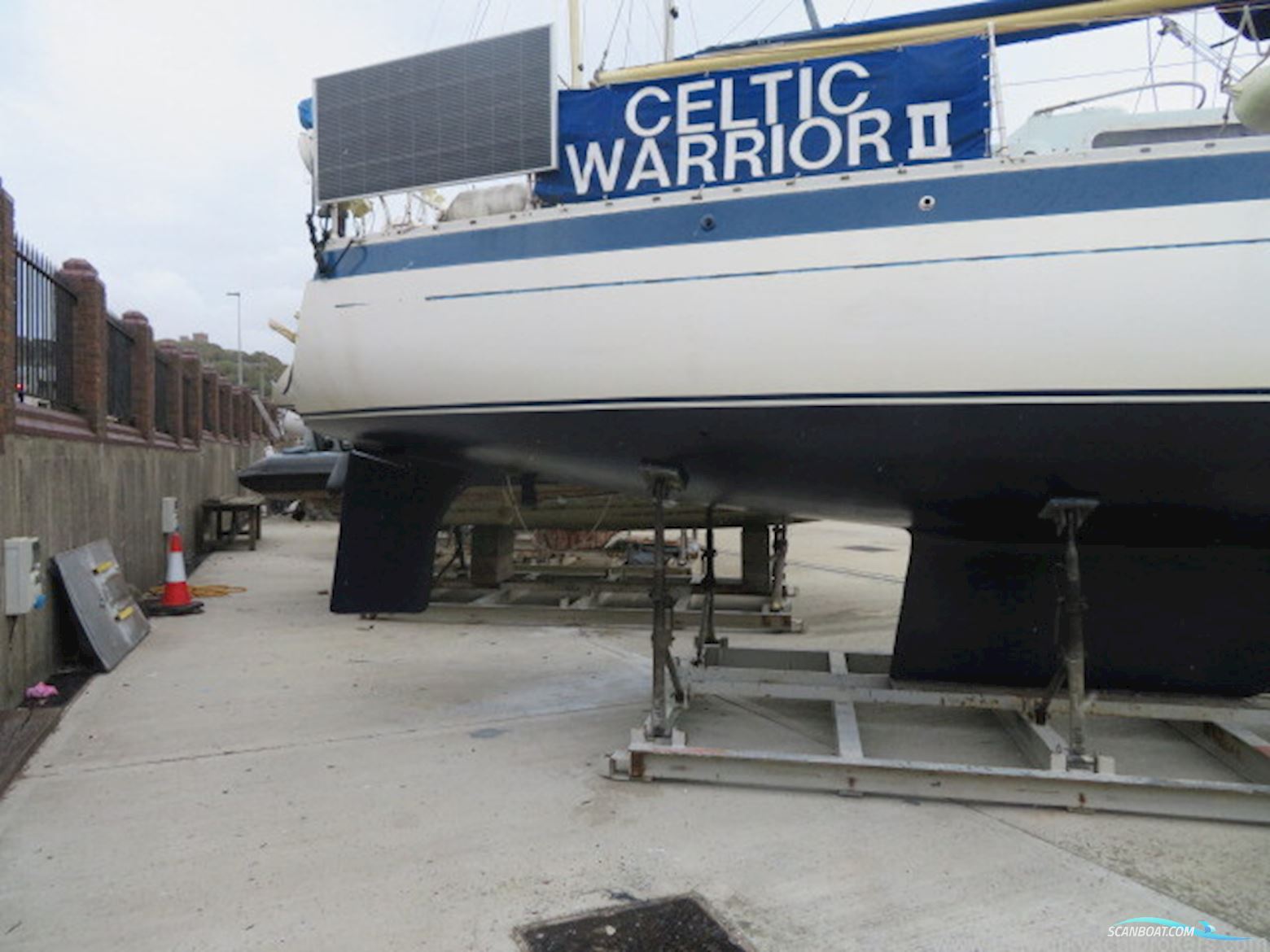 Moody 33 MK I Centre Cockpit