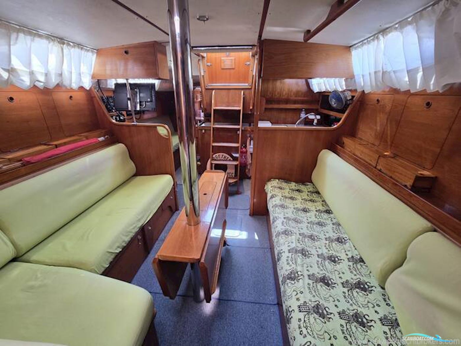 Moody 376 Centre Cockpit