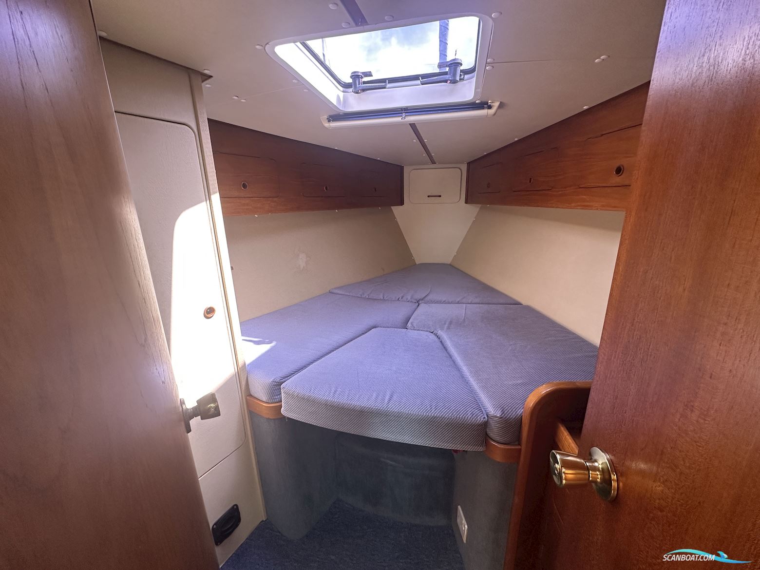 Moody Eclipse 33