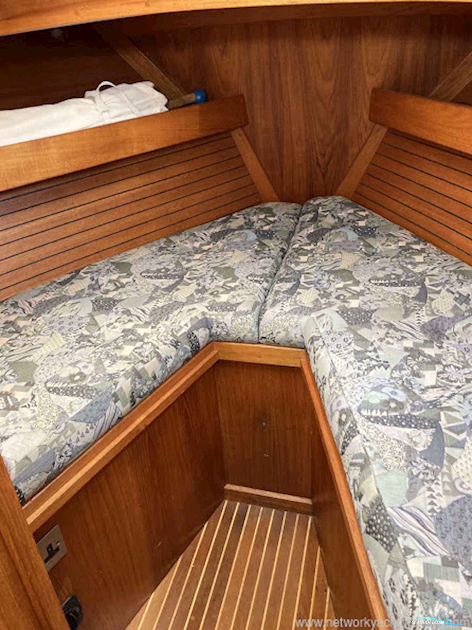 Nauticat 33