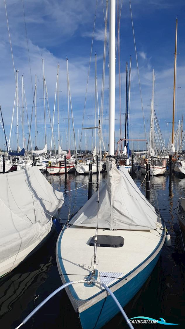 Nordisches Folkeboot mit Harbeck Trailer