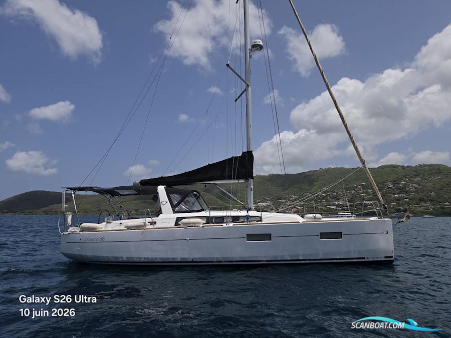 Oceanis 38 Sailingboat 2014, with Yanmar engine, Martinique