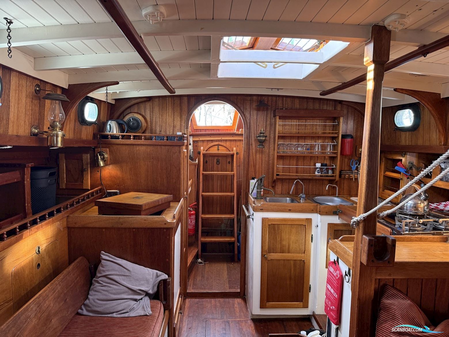 Orca 38