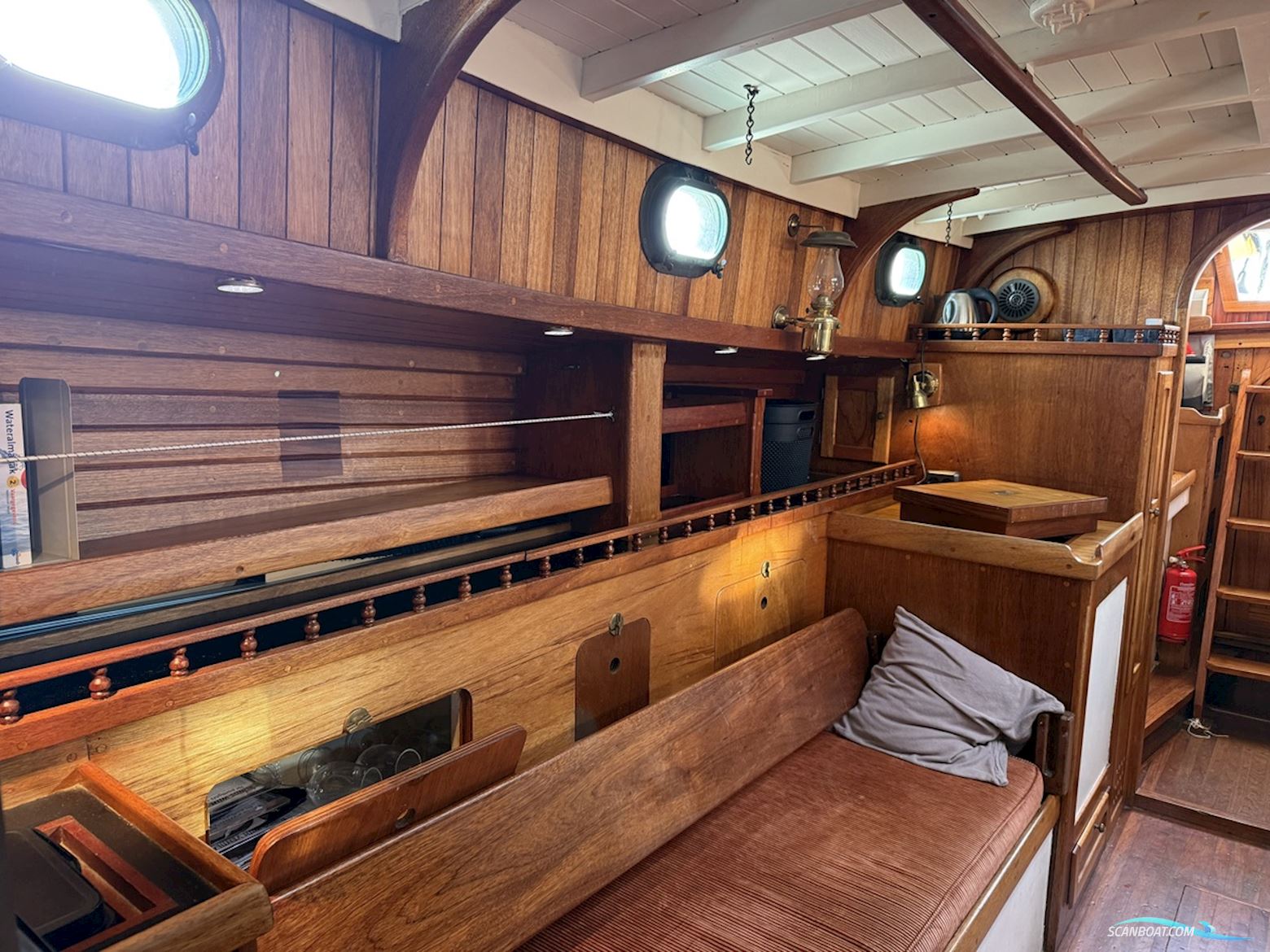 Orca 38