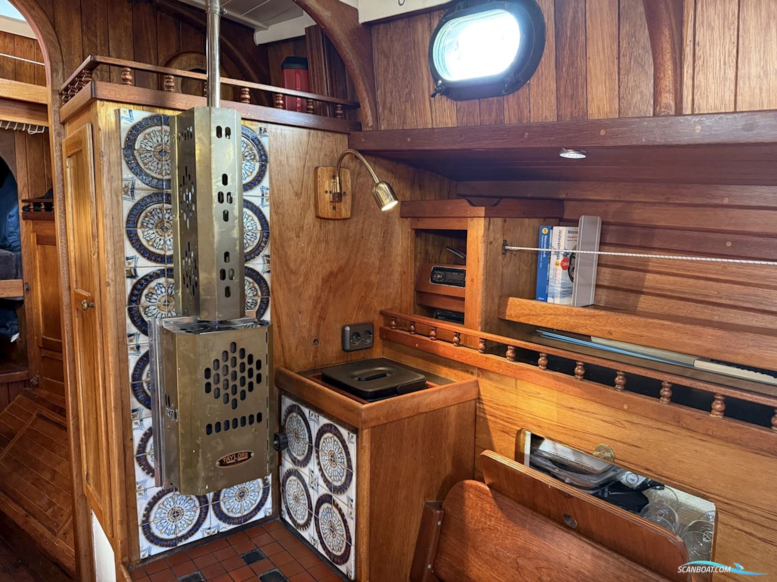 Orca 38