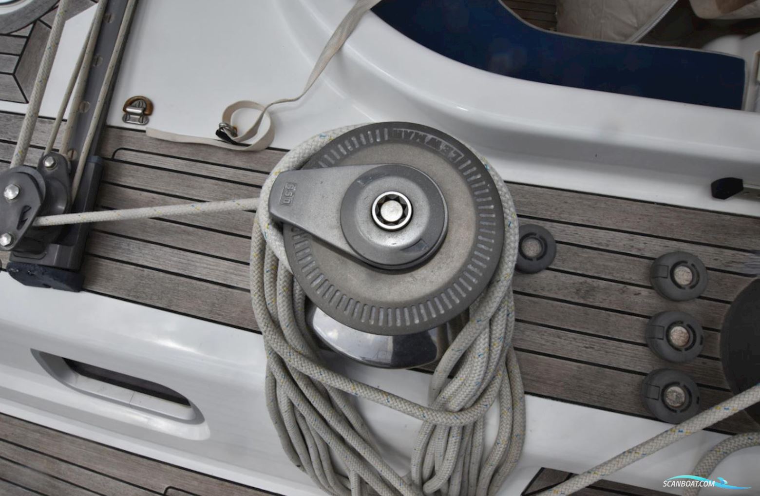 Oyster 80 Deck Saloon