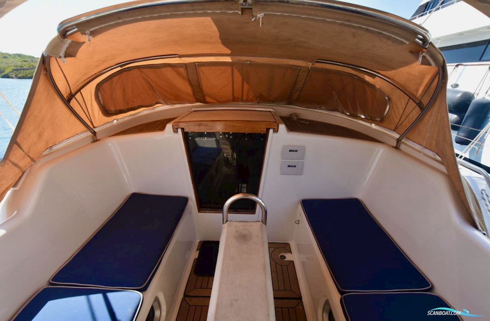 Oyster 80 Deck Saloon