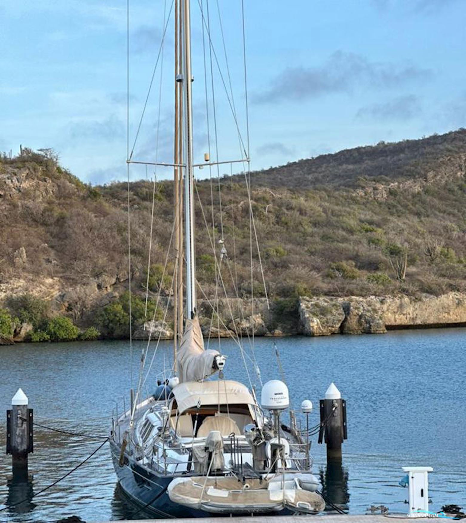 Oyster 80 Deck Saloon