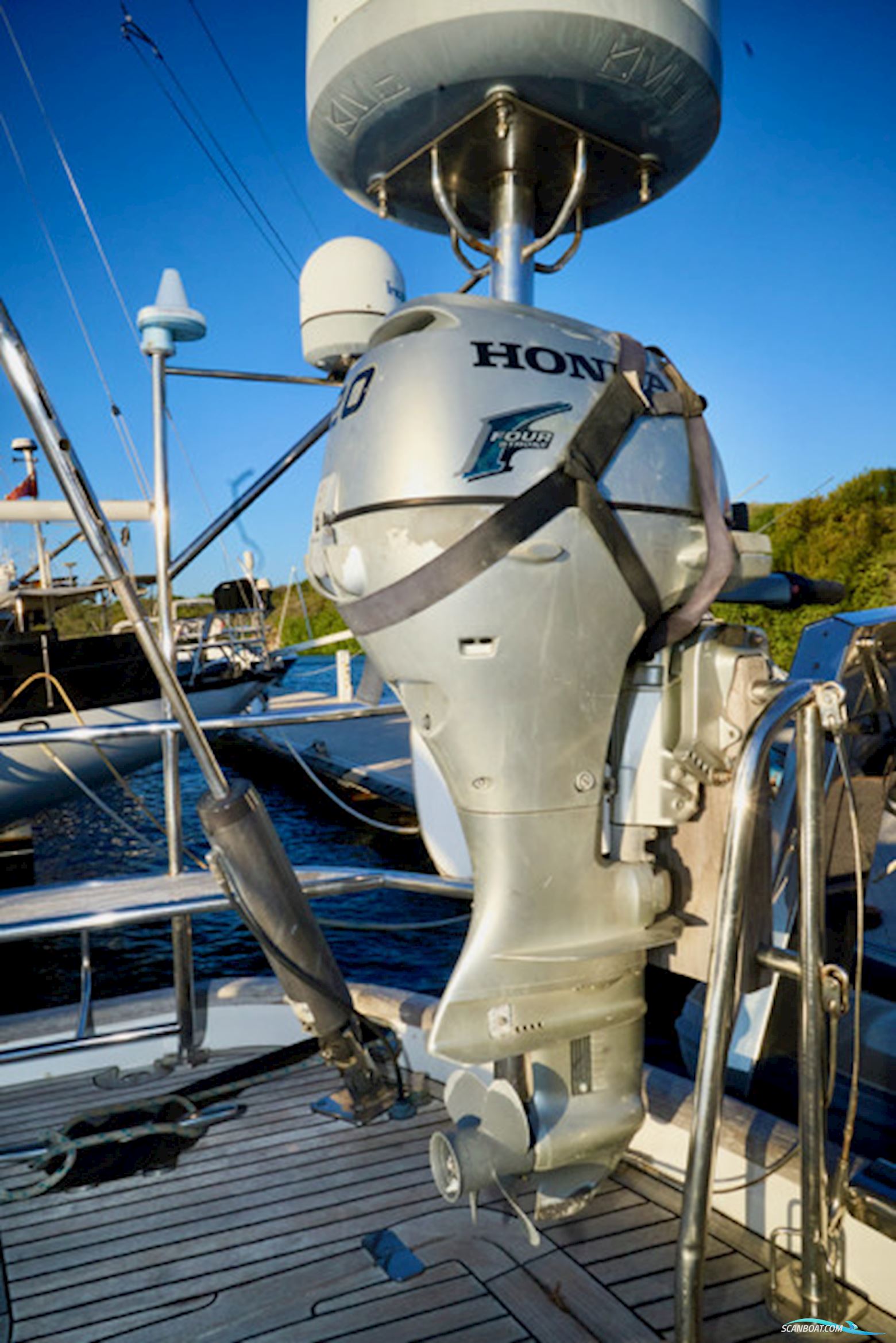 Oyster 80 Deck Saloon