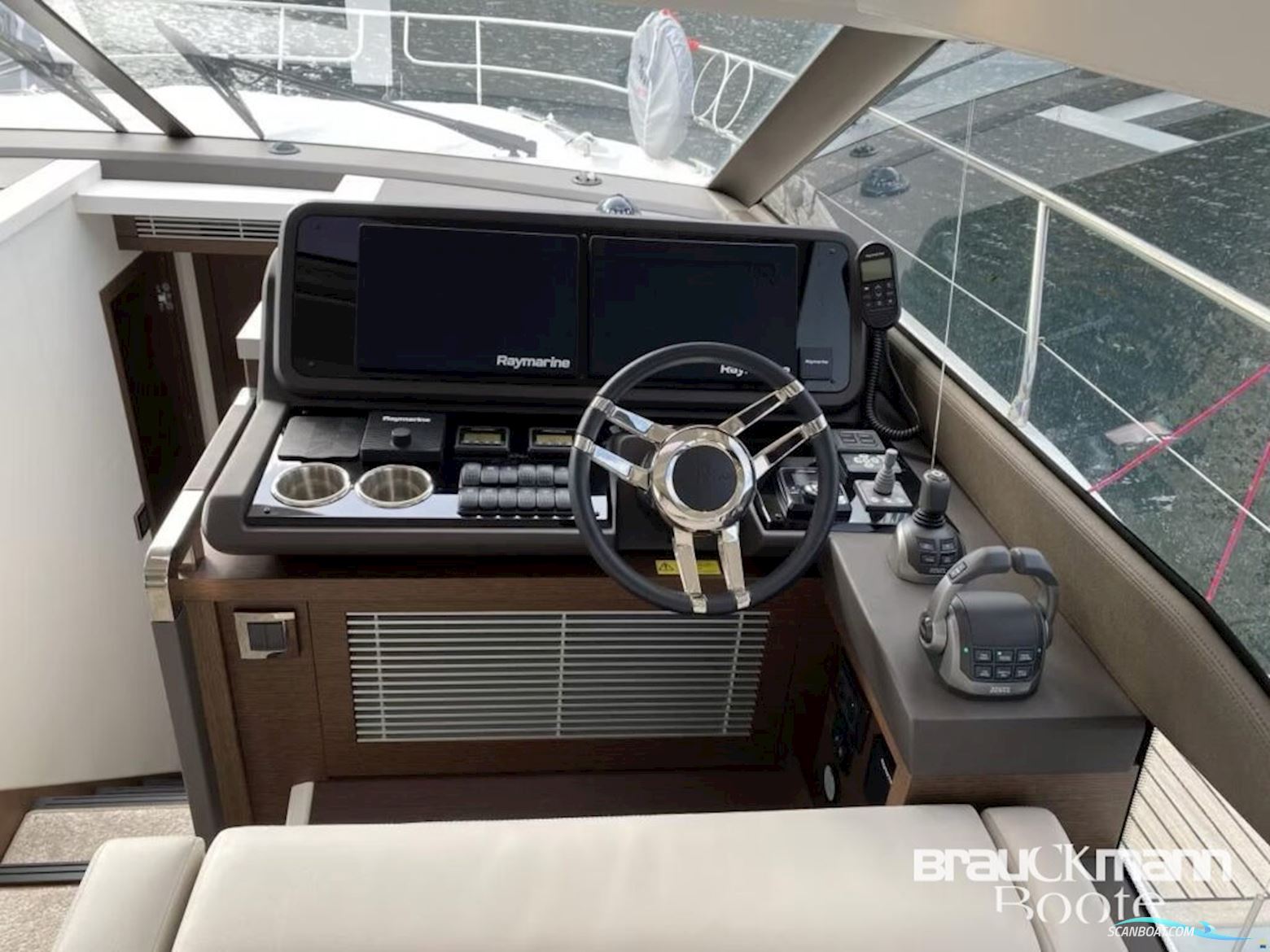 Prestige Yachts 520 S