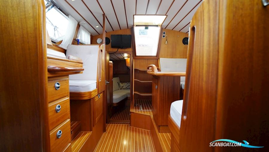 Regina 38