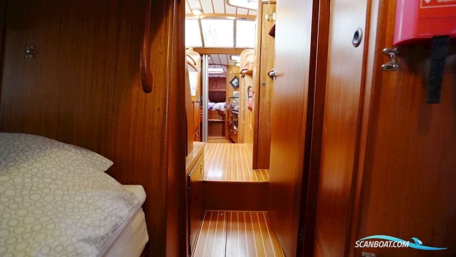 Regina 38