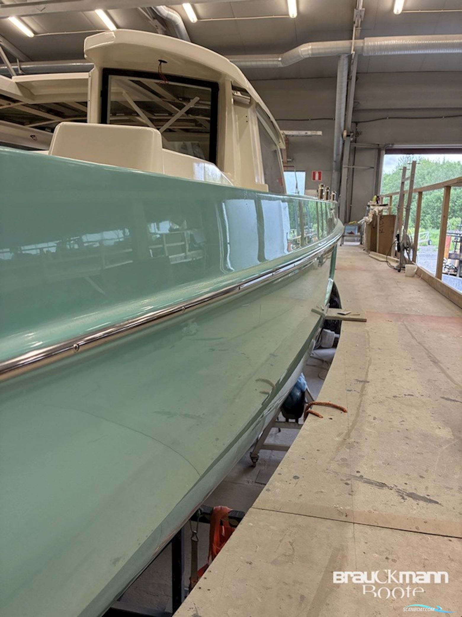 Ridas Yacht/Estland Heyman 42 Decksalon