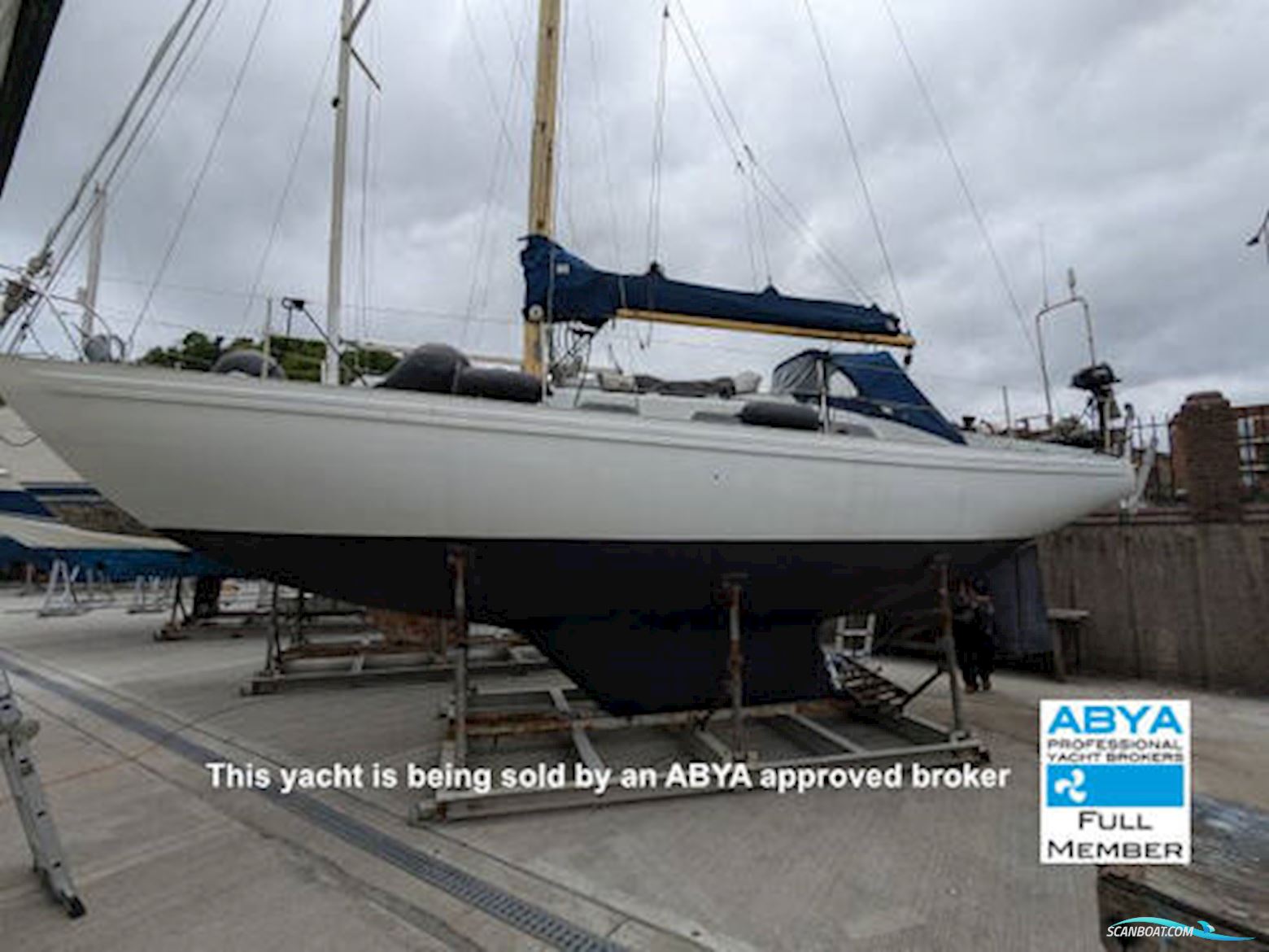 Rival 34 Sailingboat 1974, with Yanmar 3GM30 engine, United Kingdom