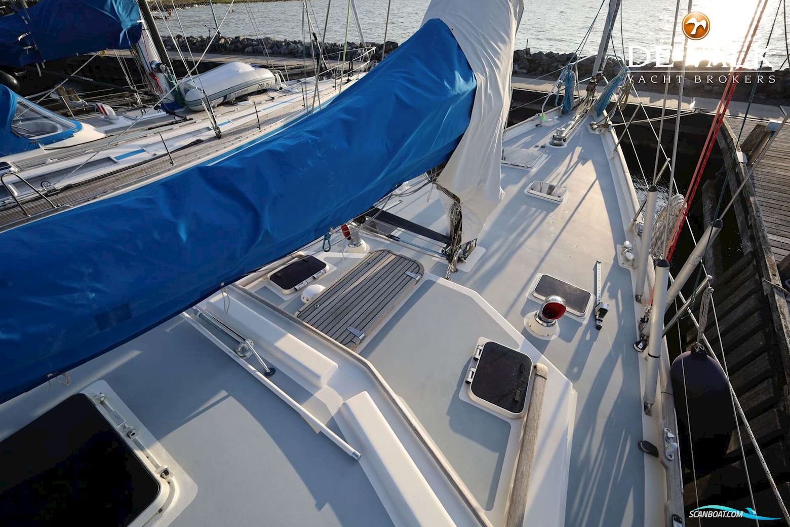 Robert Clark 64 Pilothouse