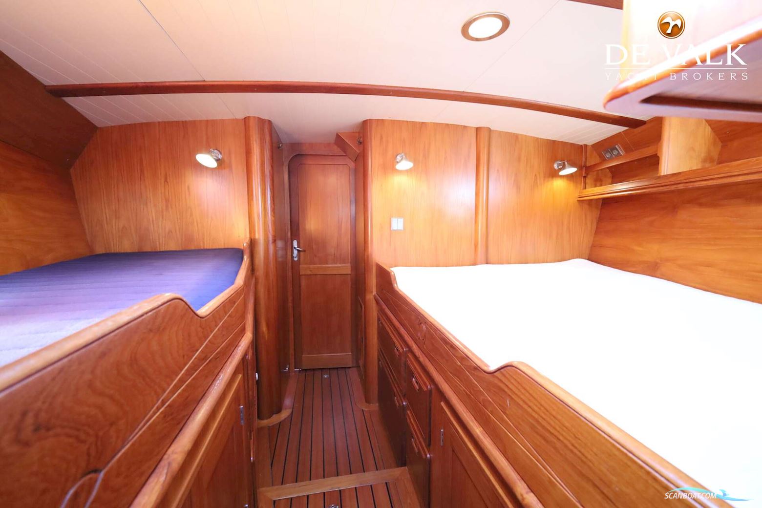 Robert Clark 64 Pilothouse