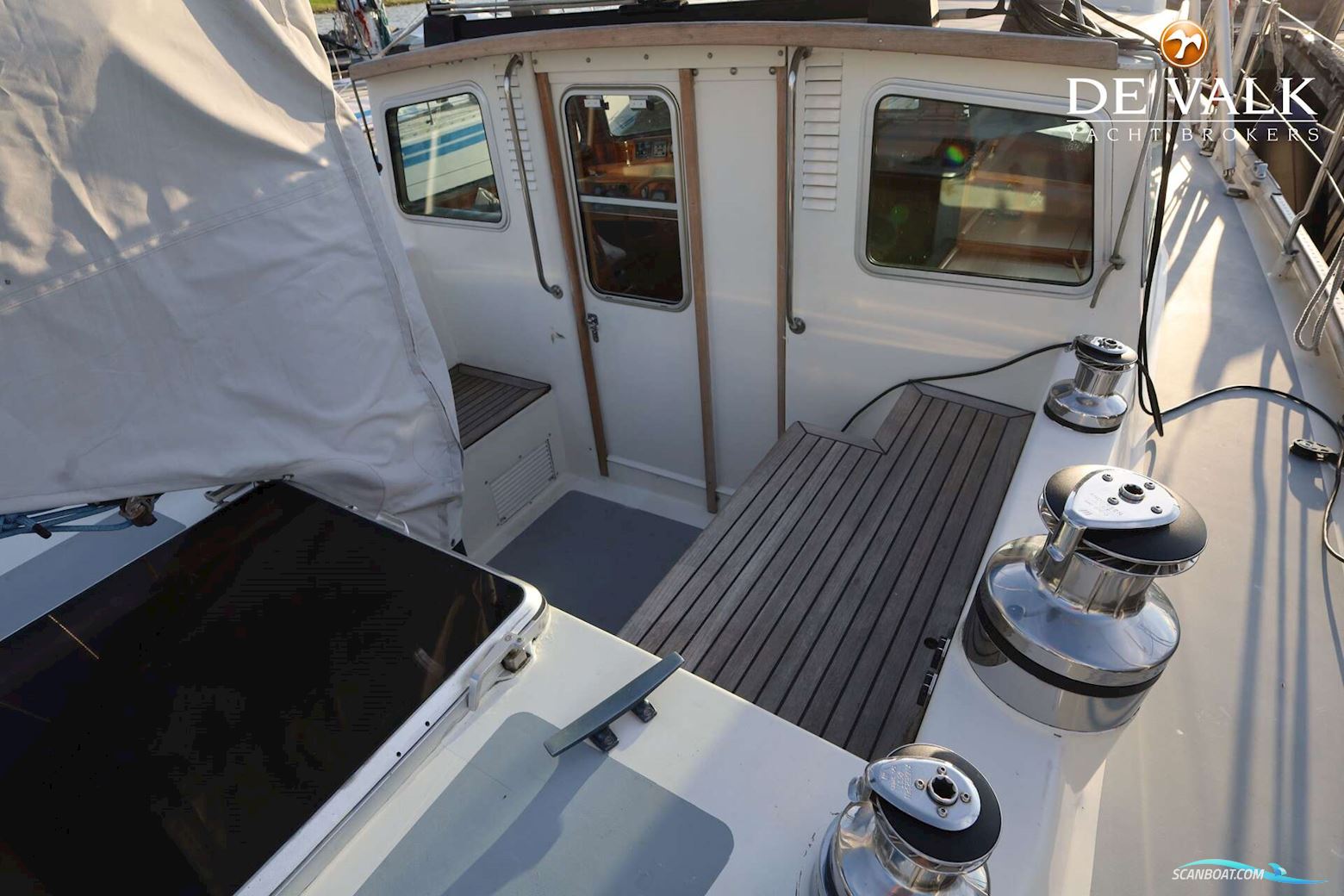 Robert Clark 64 Pilothouse