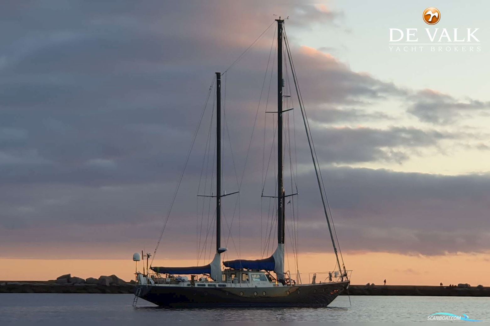 Robert Clark 64 Pilothouse