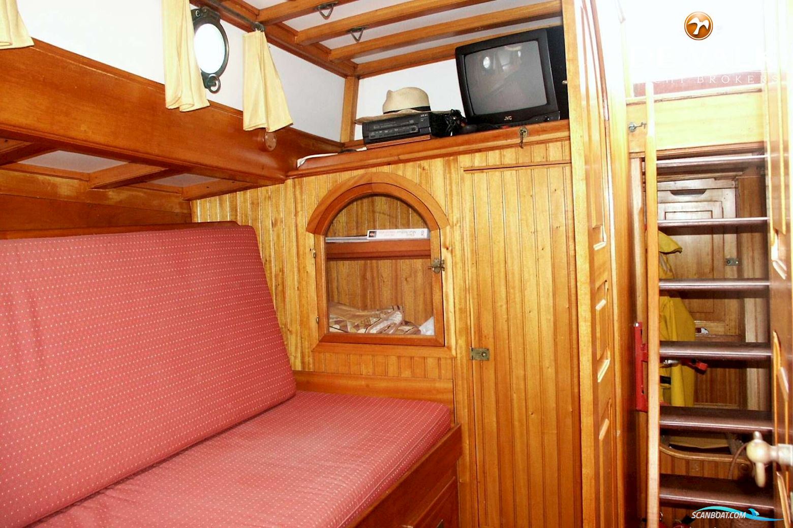 Schooner Sitting Bull 19.80