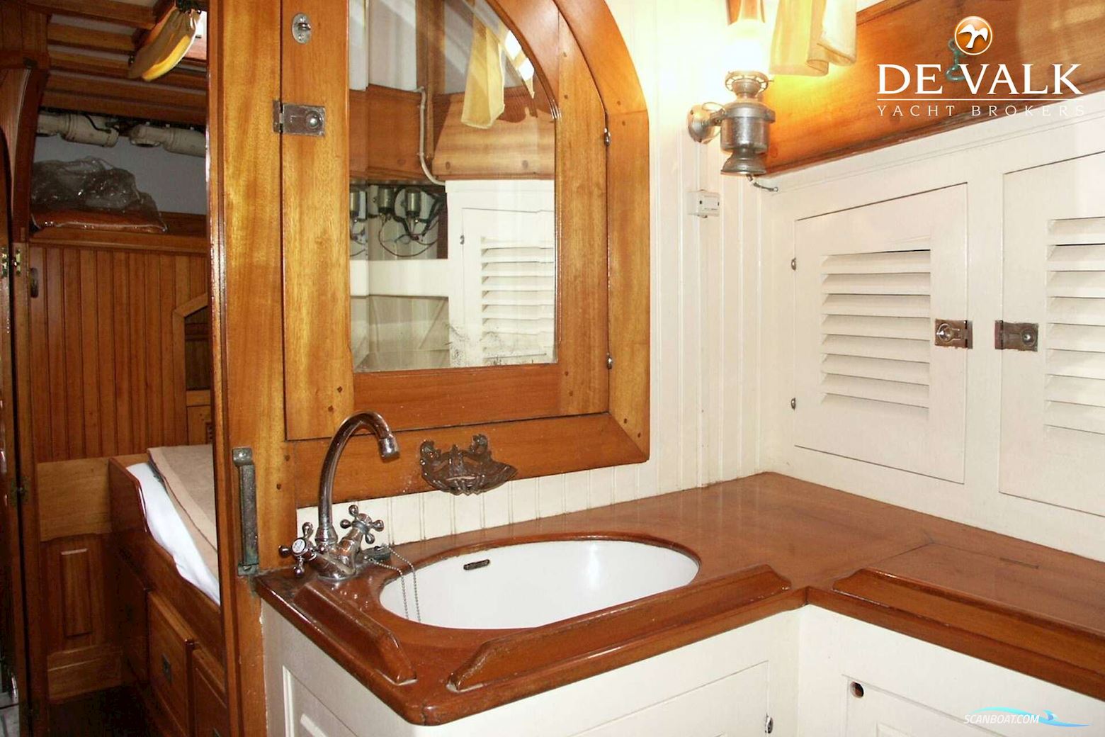 Schooner Sitting Bull 19.80