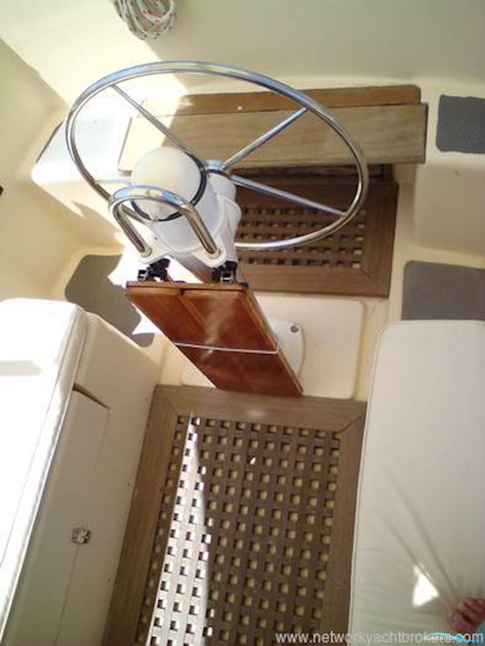 Seastream 34 Deck saloon