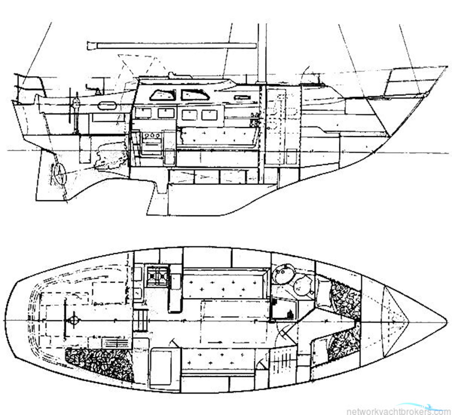 Sovereign 32 Deck saloon