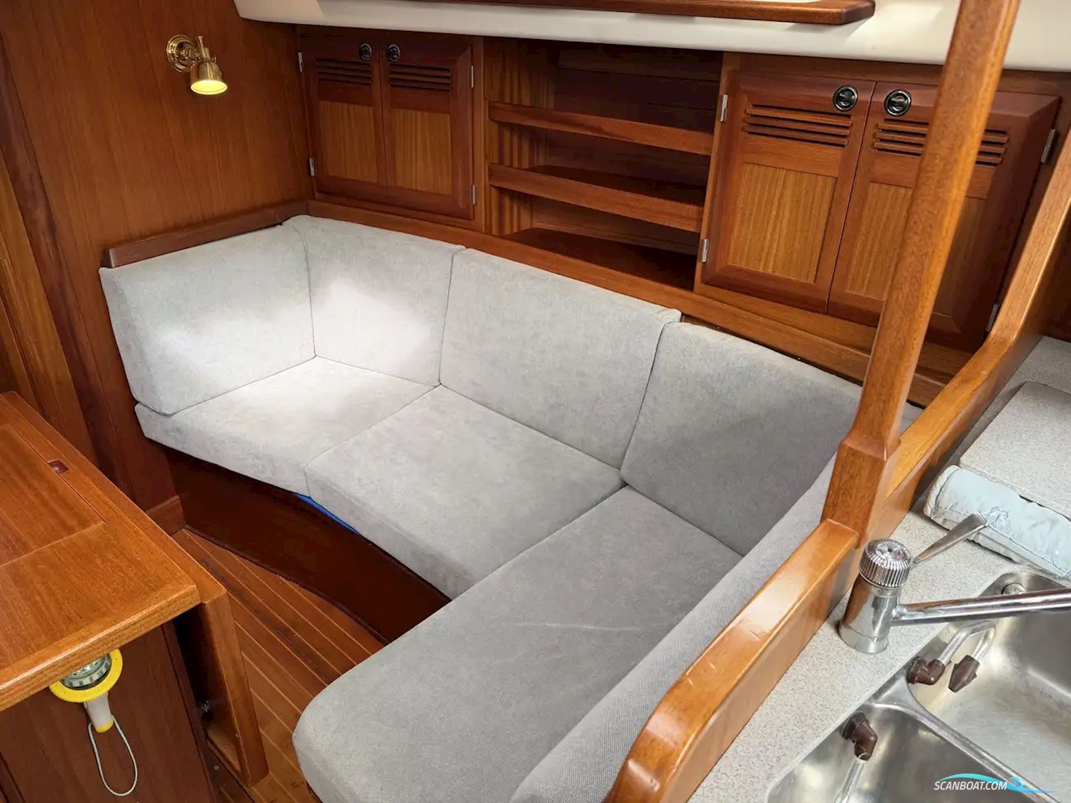 Sweden Yachts 390