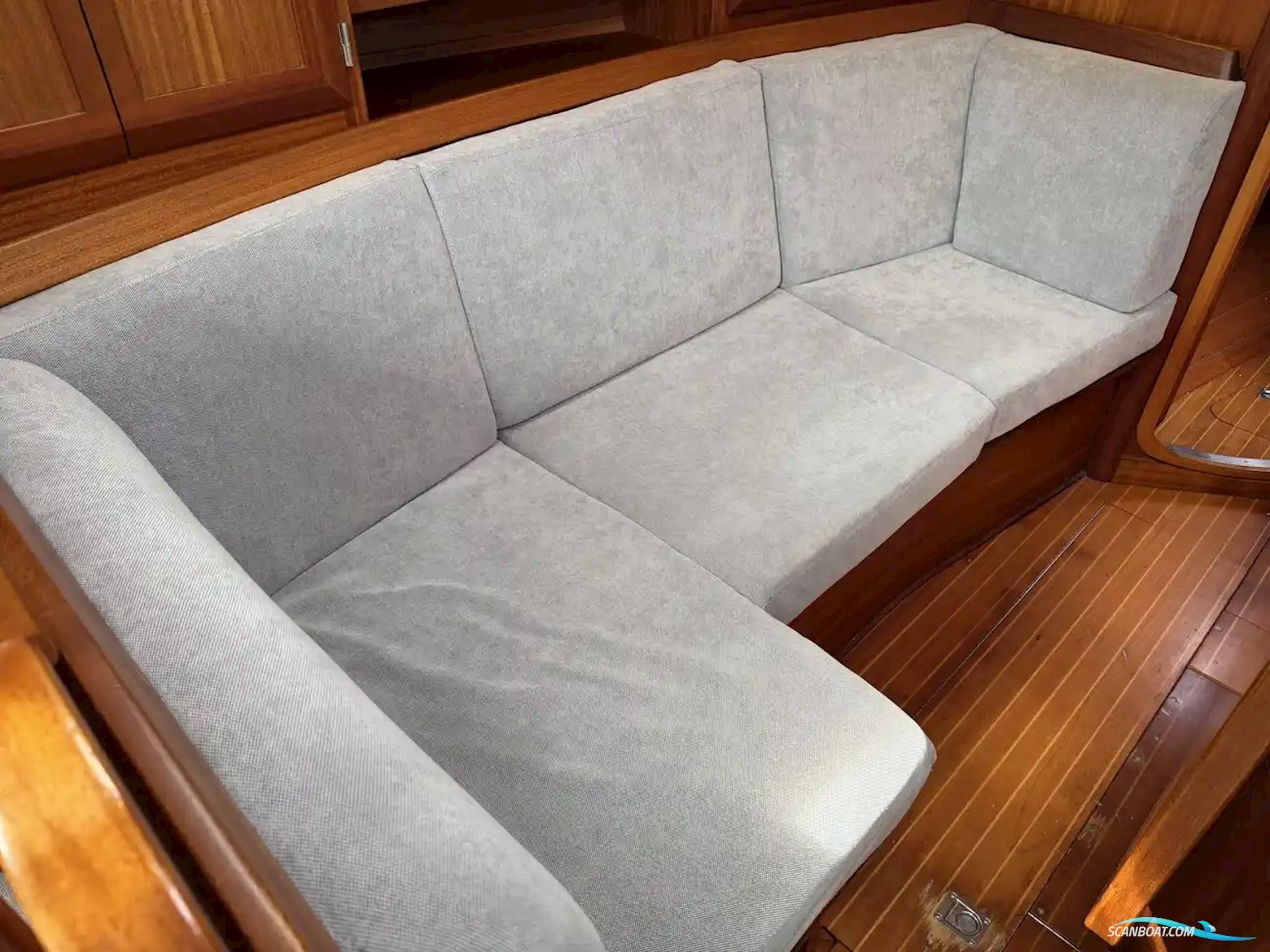 Sweden Yachts 390