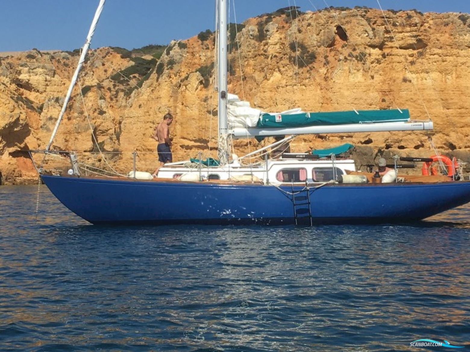 Swiftsure 33 – Centerboard Drop Keel (Draft 1 meter keel up) Sailingboat 1962, with Yanmar 2GM 20 engine, Portugal
